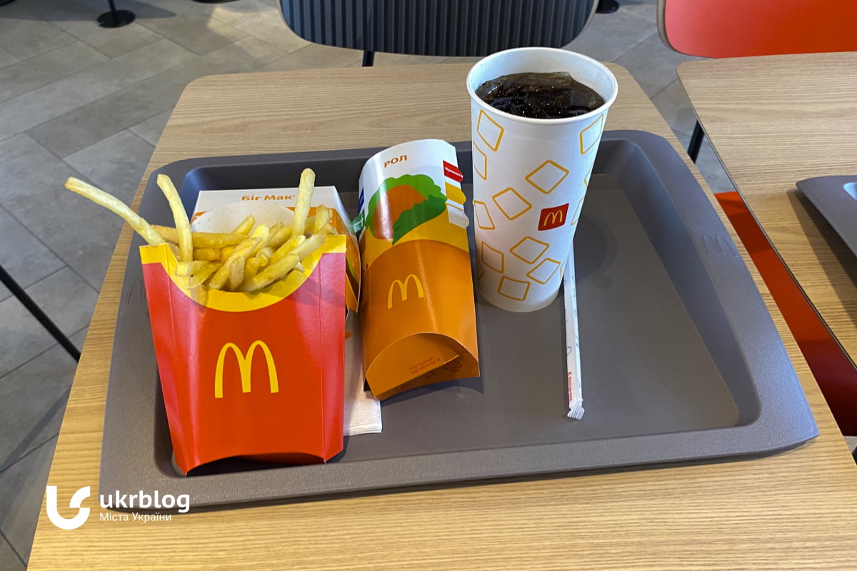 Огляд McDonalds в Чернівцях, меню Mac, відгуки